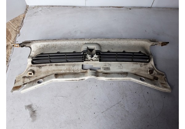 Решітка радіатора Peugeot Partner (96-03р), 9618254777